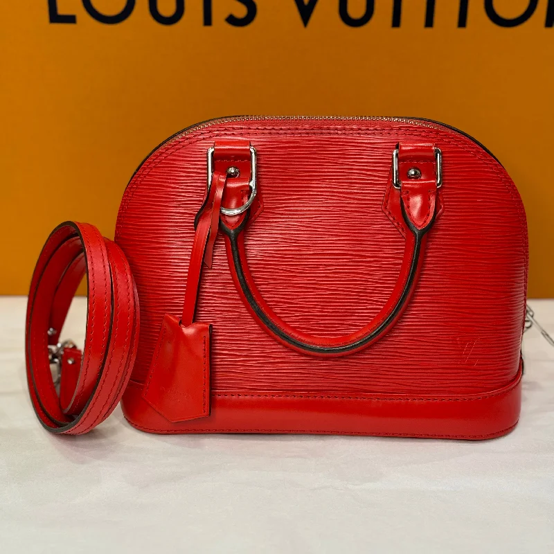 Louis Vuitton bags with a magnetic snap closure for easy accessLouis Vuitton - Sac BB alma