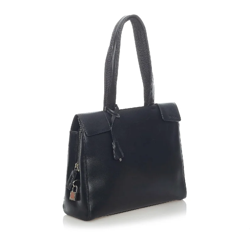 Ladies Prada Galleria bags with a textured leather surface for a more tactile lookPrada Leather Shoulder Bag 31747