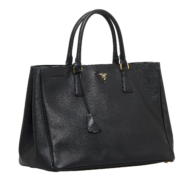 Ladies Prada handbags with a detachable wallet inside for added conveniencePrada Medium Saffiano Lux Galleria ZbT6qE