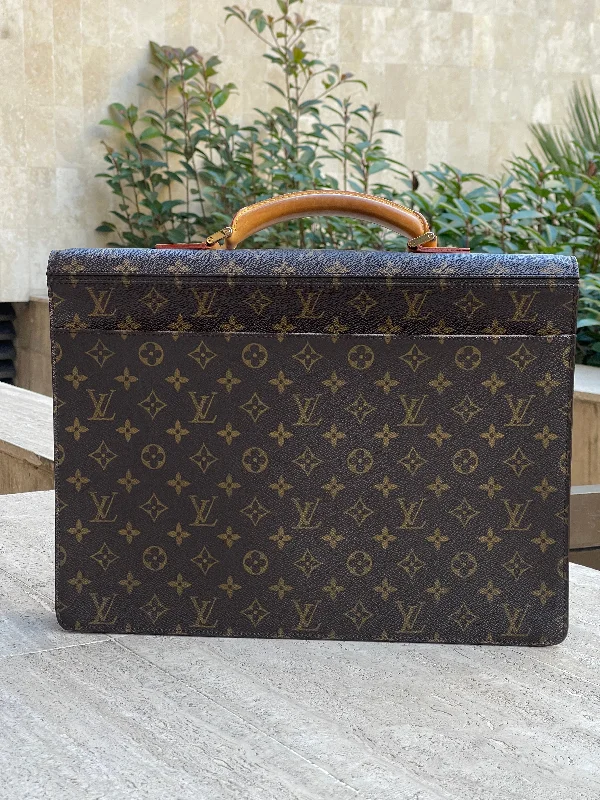 Ladies Louis Vuitton shoulder bags with a wide - width strap for comfortLouis Vuitton - Sac Robusto en toile monogramme