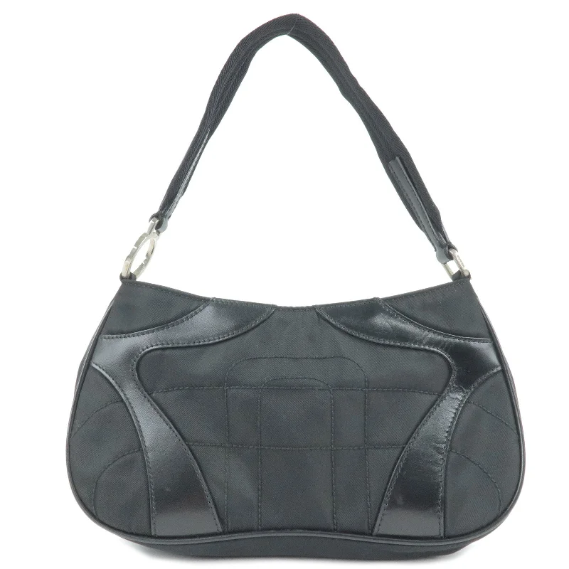 Prada Galleria bags with a structured silhouette for a professional lookPRADA Nylon Leather Hand Bag Pouch NERO Black B10567