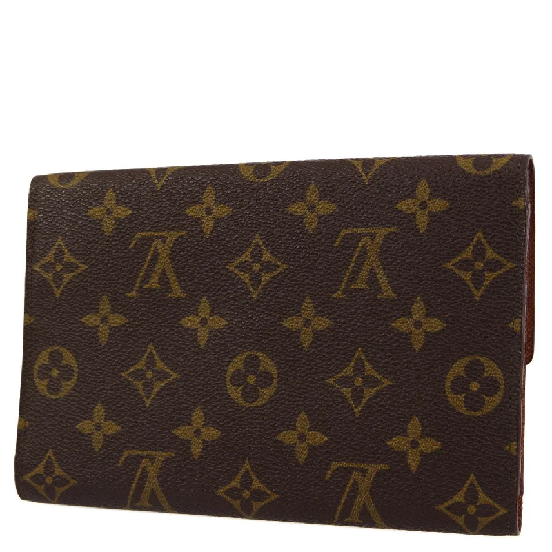 Louis Vuitton Twist bags with the iconic LV - turnlock closureLouis Vuitton 1992 Monogram Pochette Passeport Wallet M60135