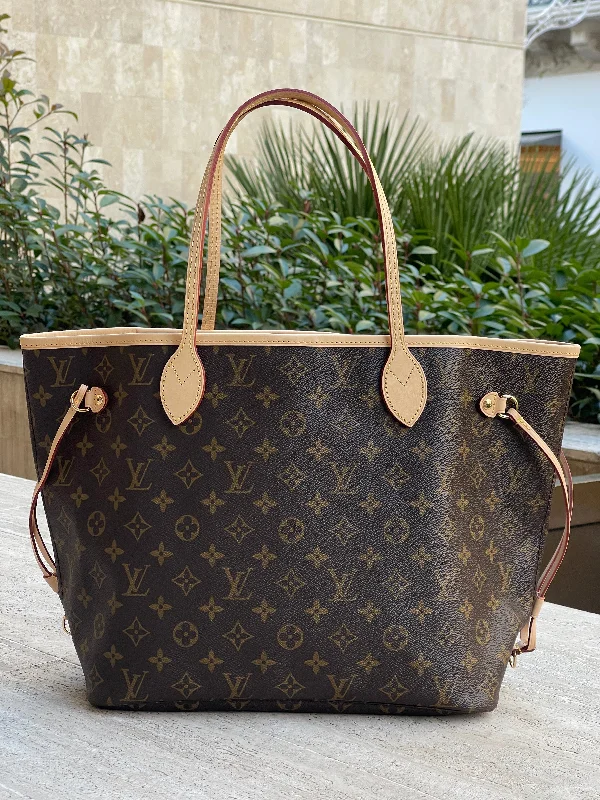 Louis Vuitton backpacks with a sleek, minimalist design for styleLouis Vuitton - Sac neverfull PM