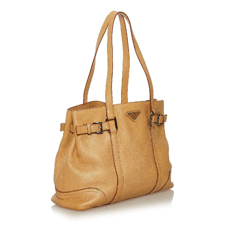 Ladies Prada Galleria bags with a textured leather surface for a more tactile lookPrada Leather Tote Bag 34970