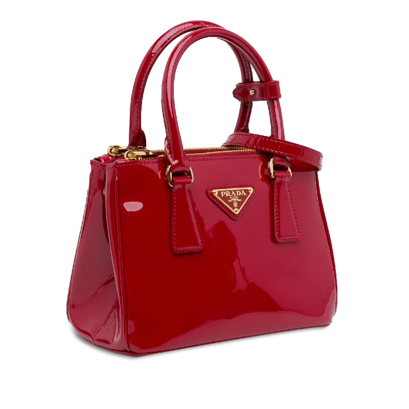 Prada Cleo bags with a detachable coin purse for added functionalityPrada Mini Patent Galleria Double Zip Satchel pRGtU5