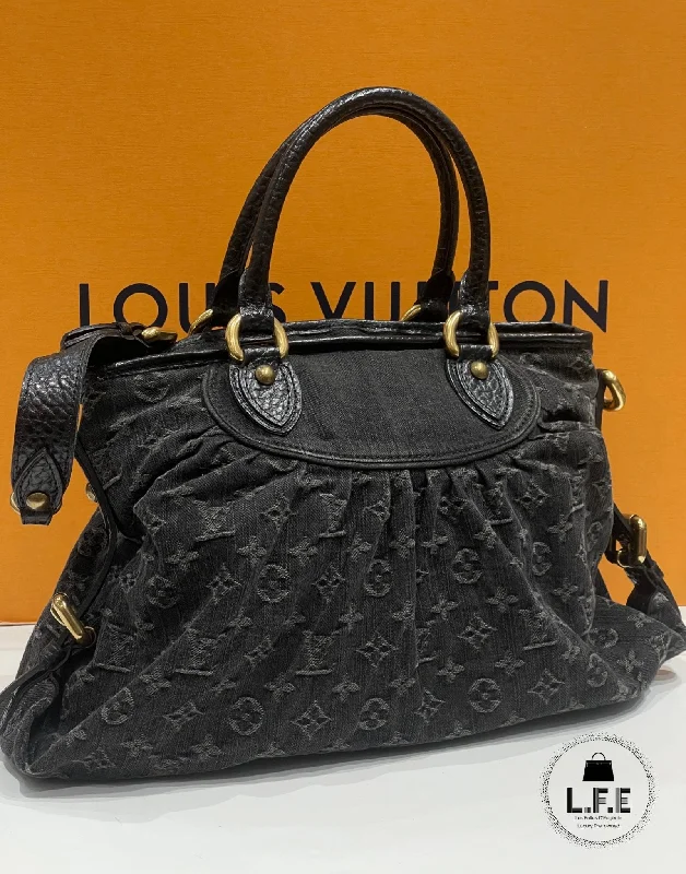 Louis Vuitton Petite Malle bags with a hard - shell structure for uniquenessLouis Vuitton - Sac Neo Cabby jean MM