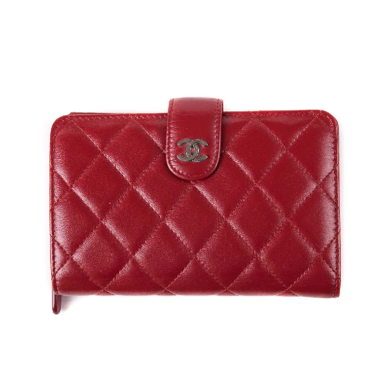 Chanel bags that pair perfectly with any outfitQuilted red lambskin leather wallet