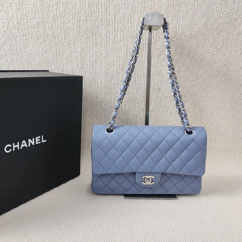 Chanel Quilted Leather Shoulder Bag for FashionistasChanel CF Classic Flap Bag 4043017