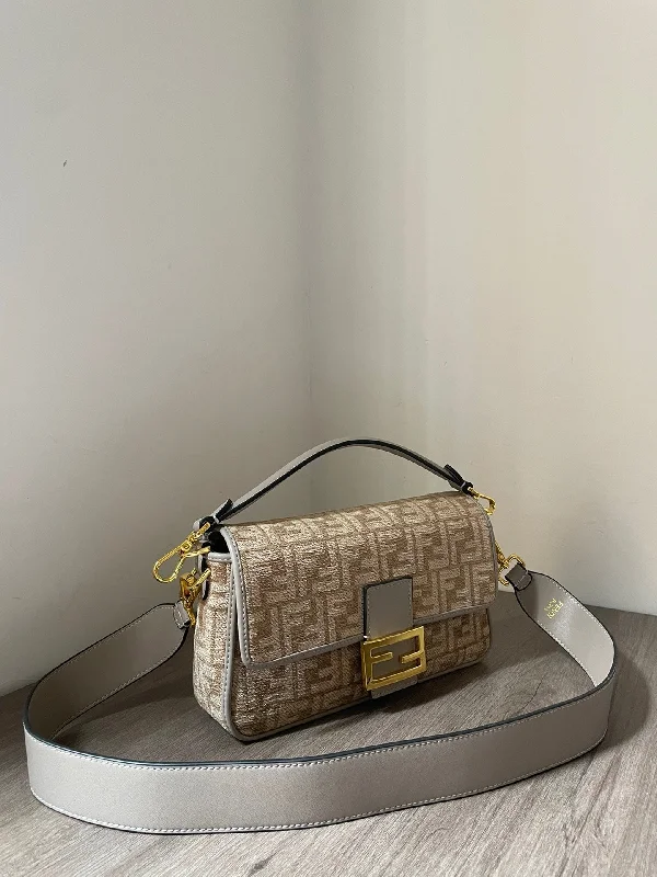 Fendi tote bags with a snap - button closure and a decorative charm for a fashionable and personalized lookFendi Luxury Bag - FED - 166