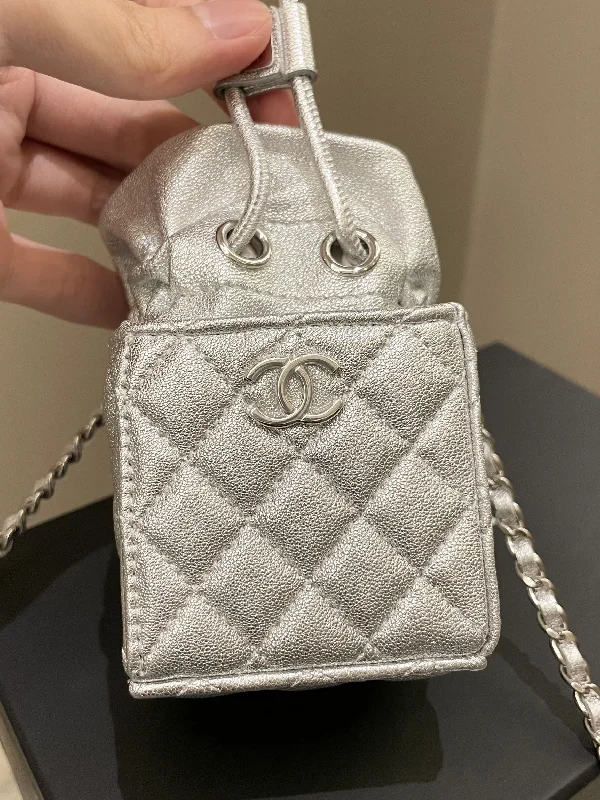 Chanel bags that pair perfectly with any outfitChanel 22C Mini Clutch With Chain Metallic Silver Glazed Lambskin