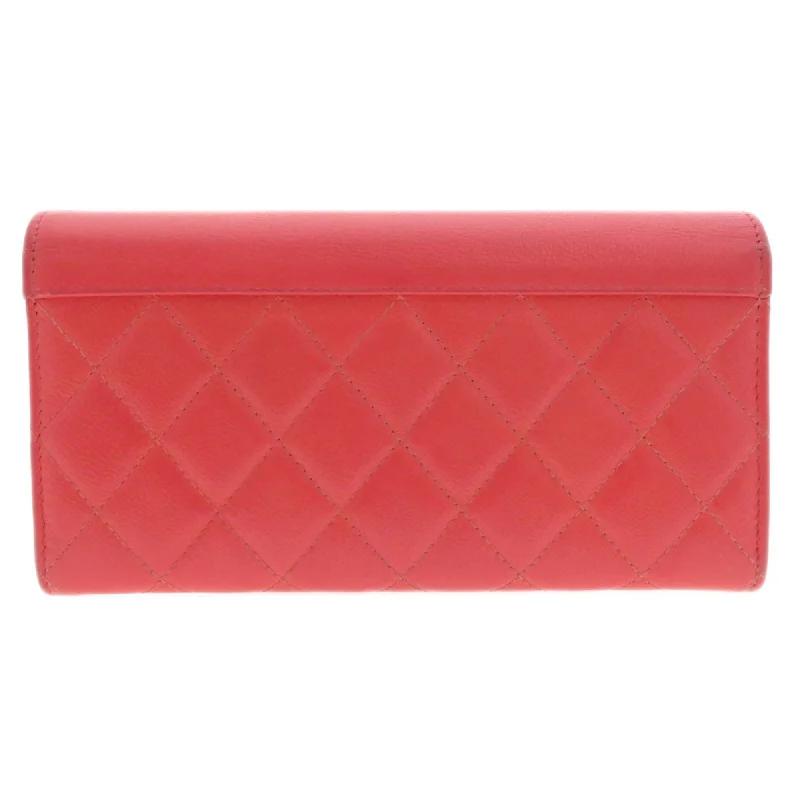 Chanel bags for women who love timeless fashionCHANEL Cc Wallet