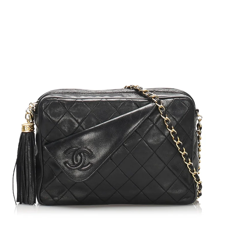 Chanel Colorful Handbag for Spring OutfitsChanel Matelasse Lambskin Chain Shoulder Bag Black