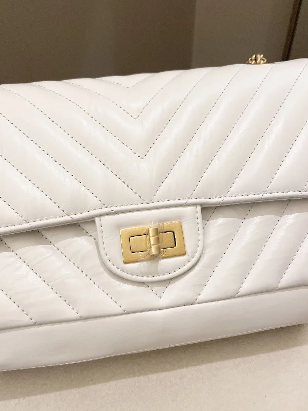 Chanel Classic Flap Bag for Evening PartyChanel 2.55 225 Chevron Reissue Double Flap White Calfskin