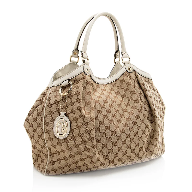 Women Gucci bags with a snap - button closure and a decorative charmGucci GG Canvas Sukey Medium Tote (SHF-18927)