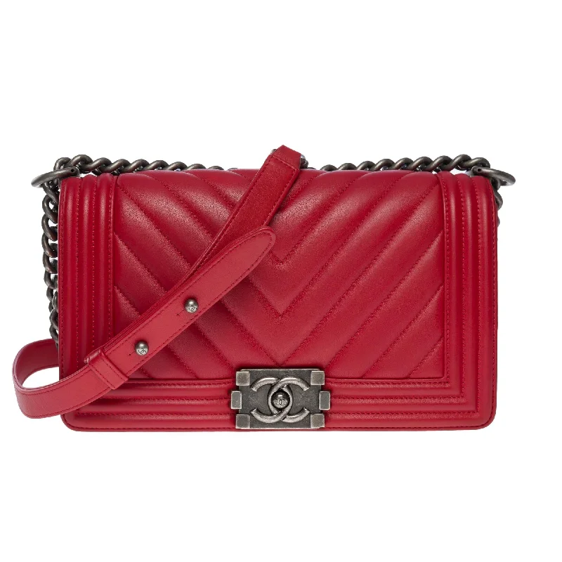 Chanel bags with chain and leather strap combinationsCHANEL Boy Old Medium shoulder bag in red quilted herringbone leather, SHW