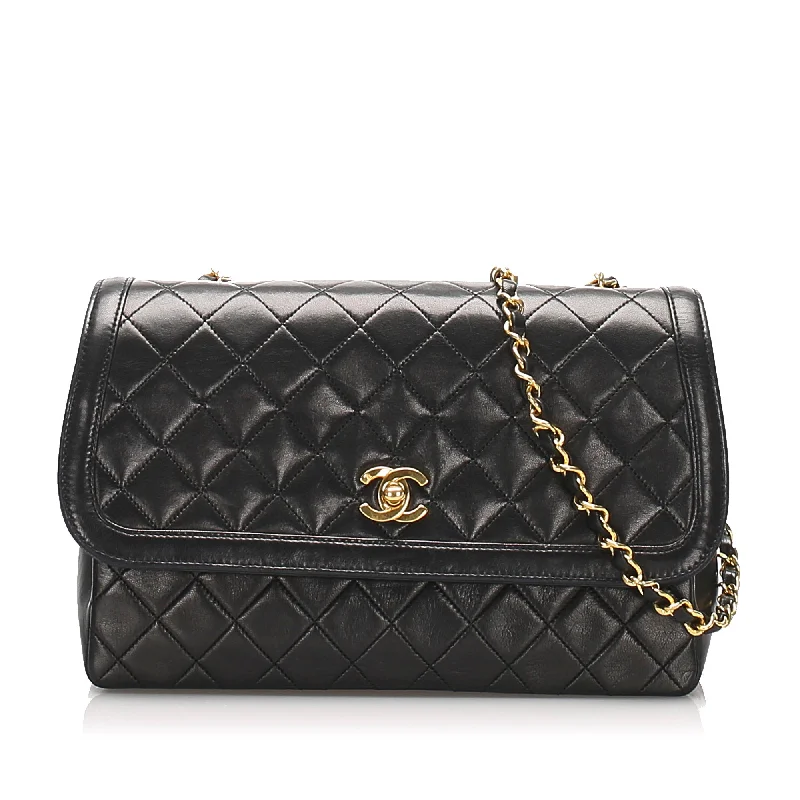 Chanel Lightweight Handbag for Daily ErrandsCC Lambskin Flap Bag Black