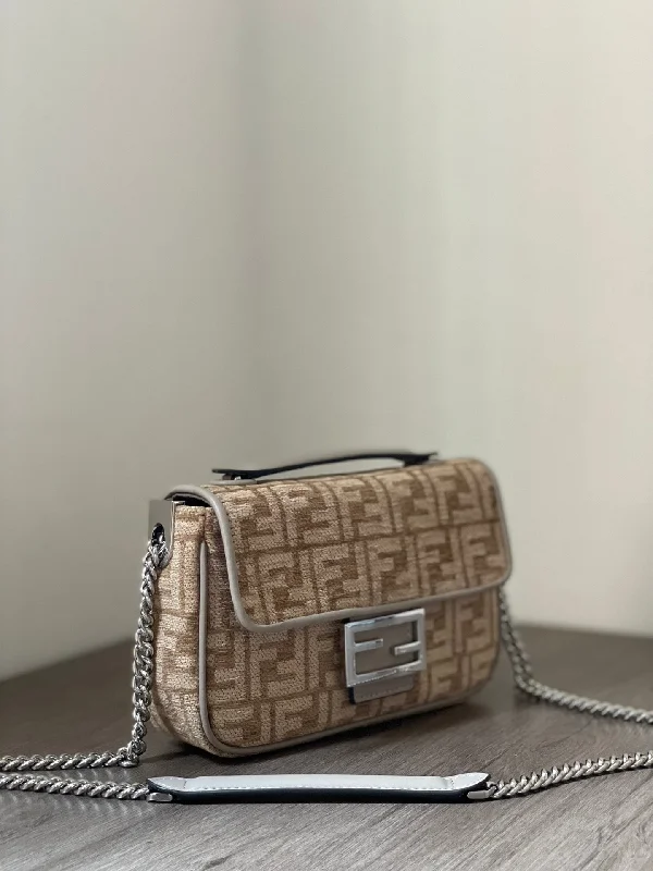 Ladies Fendi shoulder bags with a magnetic - closure flap for easy opening and closingFendi Luxury Bag - FED - 164