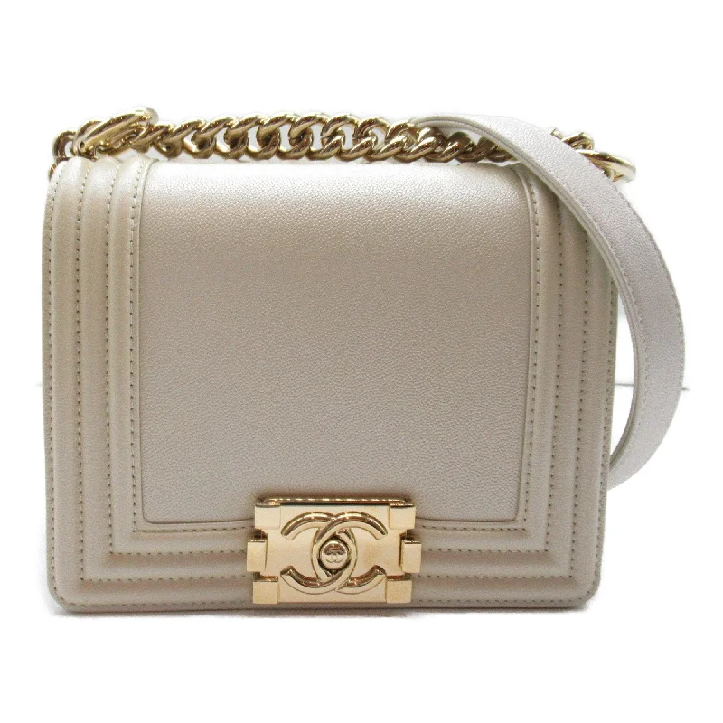 Chanel bags with the perfect balance of luxury and functionalityCHANEL Boy Chanel ChainShoulder White leather