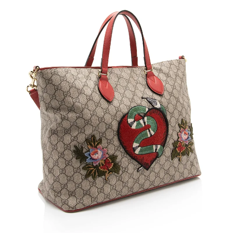 Women Gucci bags with a front - zip pocket for small itemsGucci GG Supreme Embroidered Kingsnake Heart Soft Courrier Tote (XkibN3)