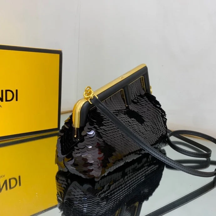 Fendi bags with a detachable sunglass holder for easy access to eyewearFendi Luxury Bag - FED - 220