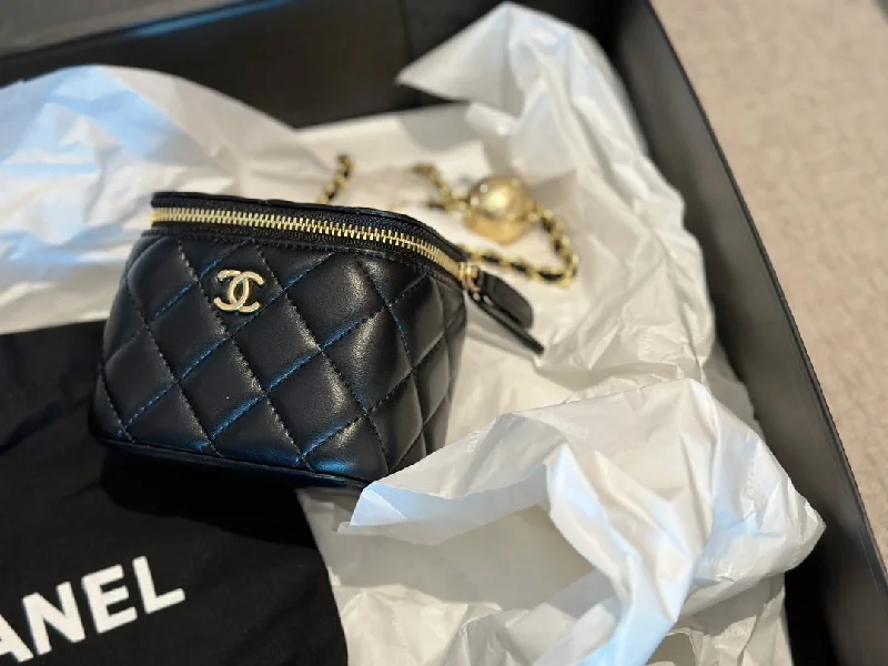 Chanel Quilted Leather Shoulder Bag for FashionistasNew Arrival Bags Chanel  453