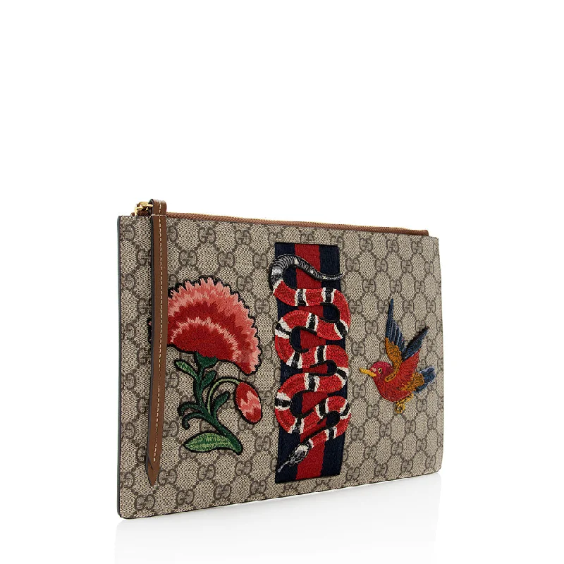 Gucci tote bags for women with a printed Gucci logoGucci GG Supreme Embroidered Kingsnake Large Zip Pouch (SHF-19741)