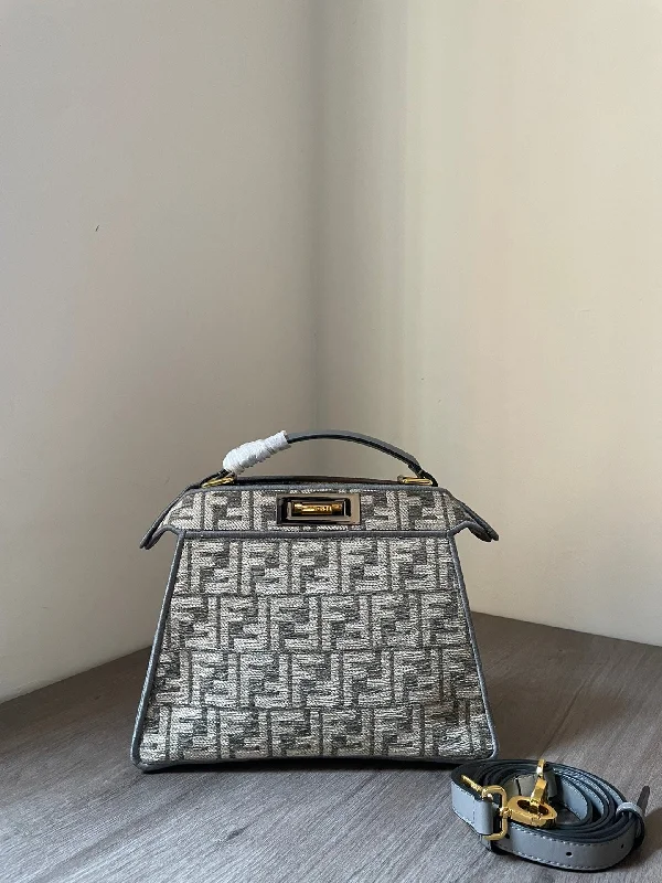 Fendi Baguette bags with a detachable shoulder strap for hands - free convenienceFendi Luxury Bag - FED - 139