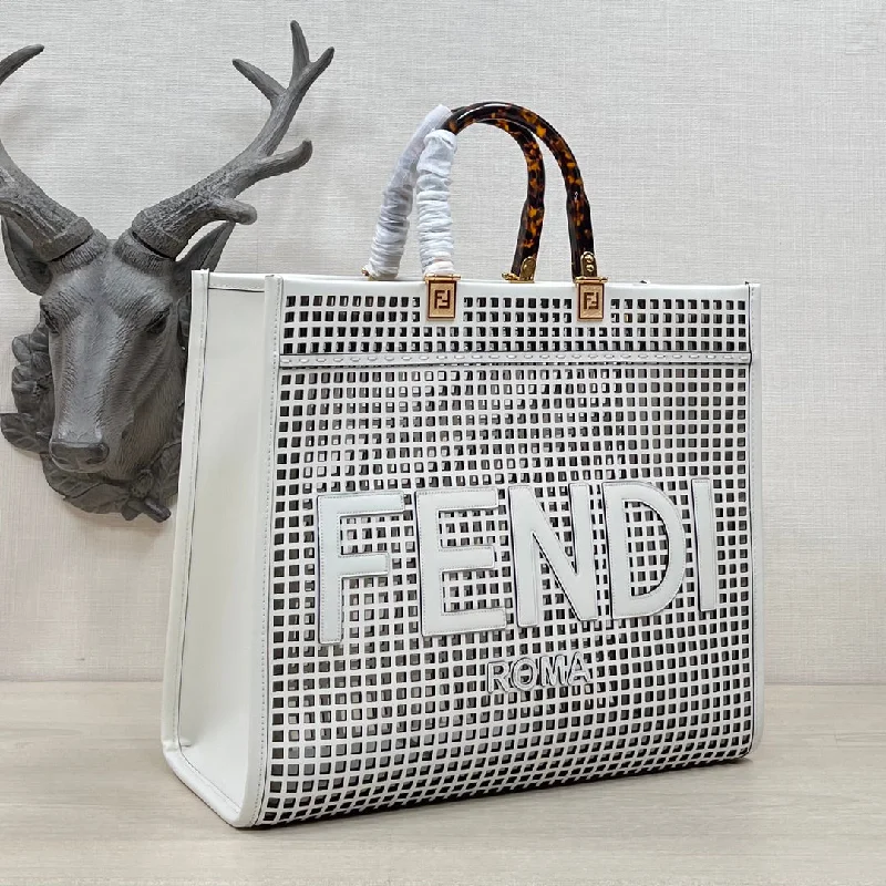 Ladies Fendi shoulder bags with a quilted leather exterior for a luxurious and cozy lookFendi Luxury Bag - FED - 180