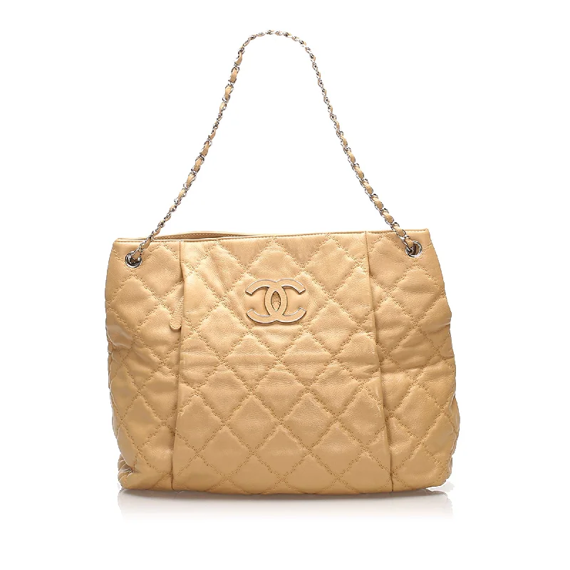 Chanel bags perfect for everyday elegCC Tote Bag Brown