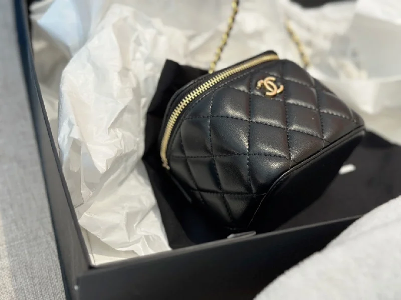 Chanel bags for the minimalist fashionLuxury Bags Chanel  501