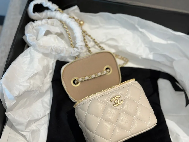 Chanel bags with iconic gold chainsLuxury Bags Chanel  502