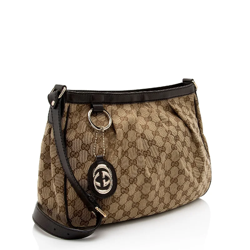 Women Gucci bags with a front - flap pocket for quick - access itemsGucci GG Canvas Sukey Messenger (RoGEPi)